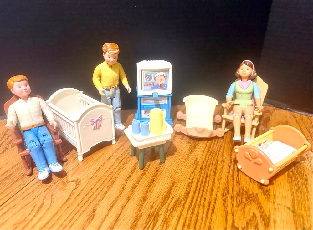 1992-93 Fisher-Price Loving Family dollhouse furniture & 3 figures mixed set